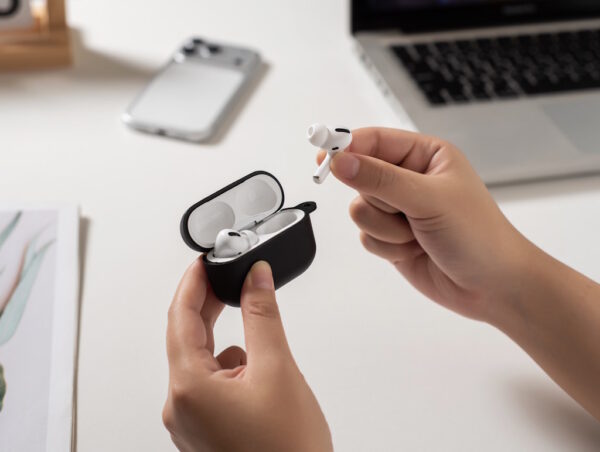 AirPods™ Hülle mit Karabinerhaken