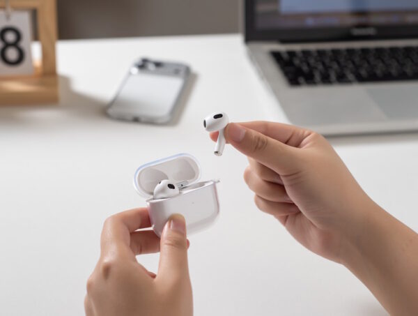 AirPods™ Hülle mit Karabinerhaken